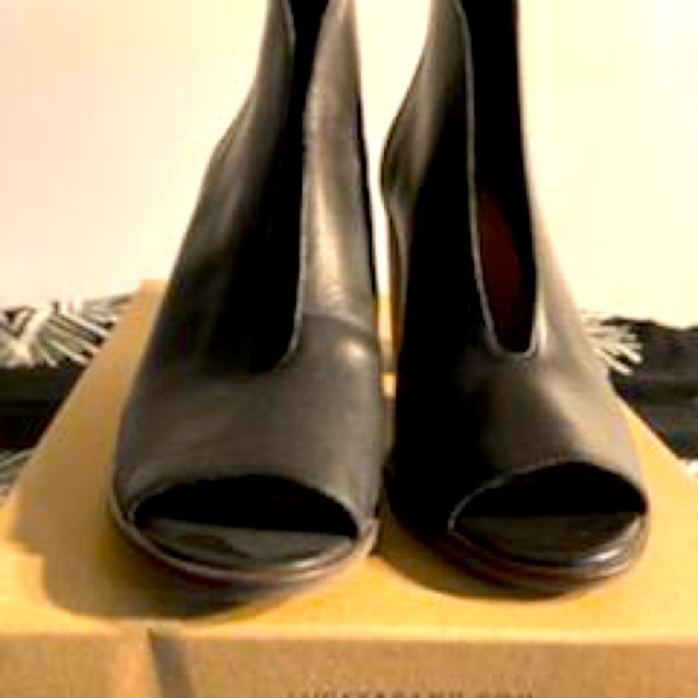 Lucky peep toe black bootie size 7 style LK-Joal new Im box